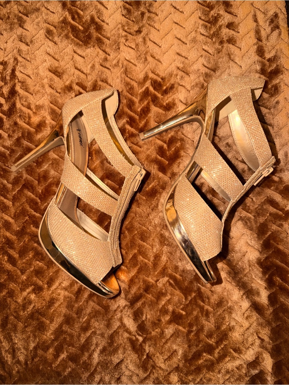 FIONI Clothing Gold Metallic Strappy Zip Heels